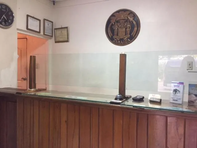 Sunset Inn Apartment Hotel Kingston 2*,  Jamaika